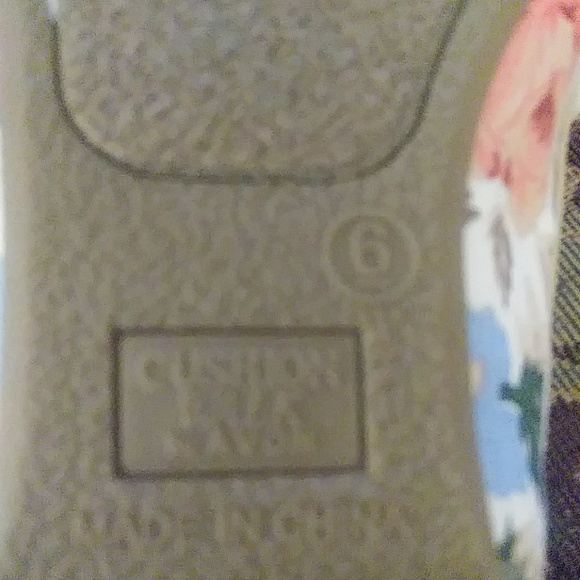 Shoes - Picture 4 of 4